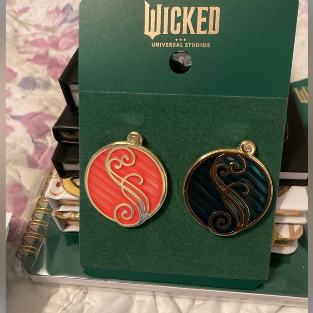 Universal Studios Exclusive Wicked SHIZ University Pins